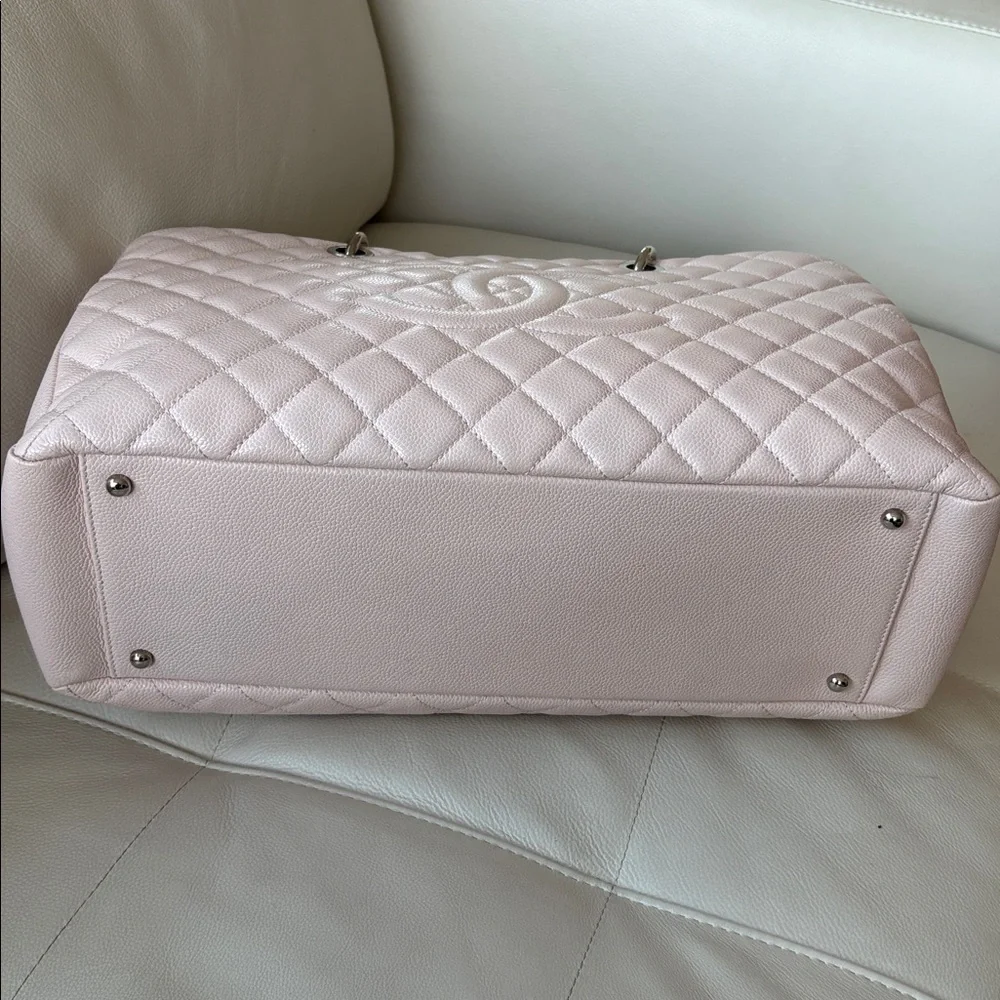 Chanel GST in light pink Caviar